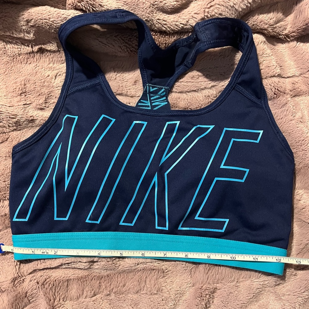 Medium Nike Pro sports bra